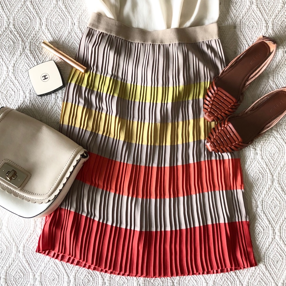 🌷🌷🌷 BCBG Max Azria acordeon pleated skirt for spring